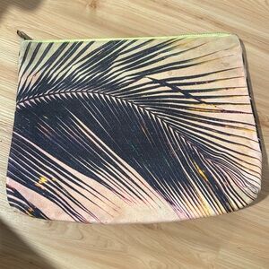 Samudra palm clutch